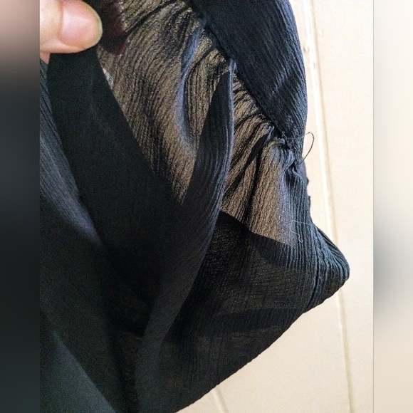 Candie's semi-sheer black adjustable sleeve tunic size xs, textured, relaxed fit - Picture 6 of 9